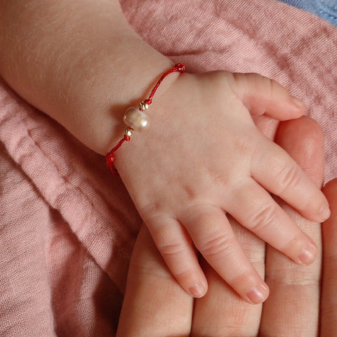 Златна гривна с червен конец за бебе и перла,луксозен подарък за бебе, злато подарък за новородено бебе 